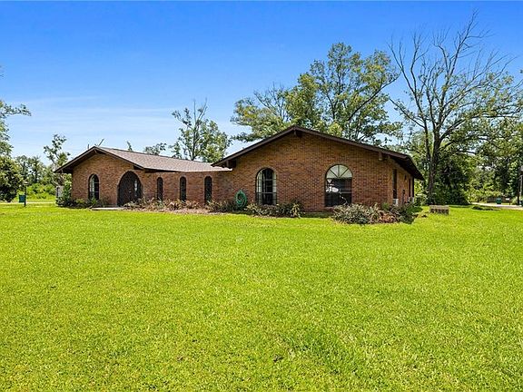 2nd image of 20493 Carpenter Rd