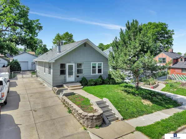 6035 Woolworth Ave, Omaha, NE 68106
