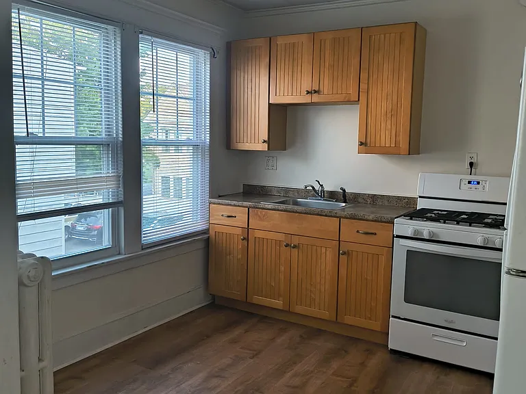 160 Main St — Photo 14