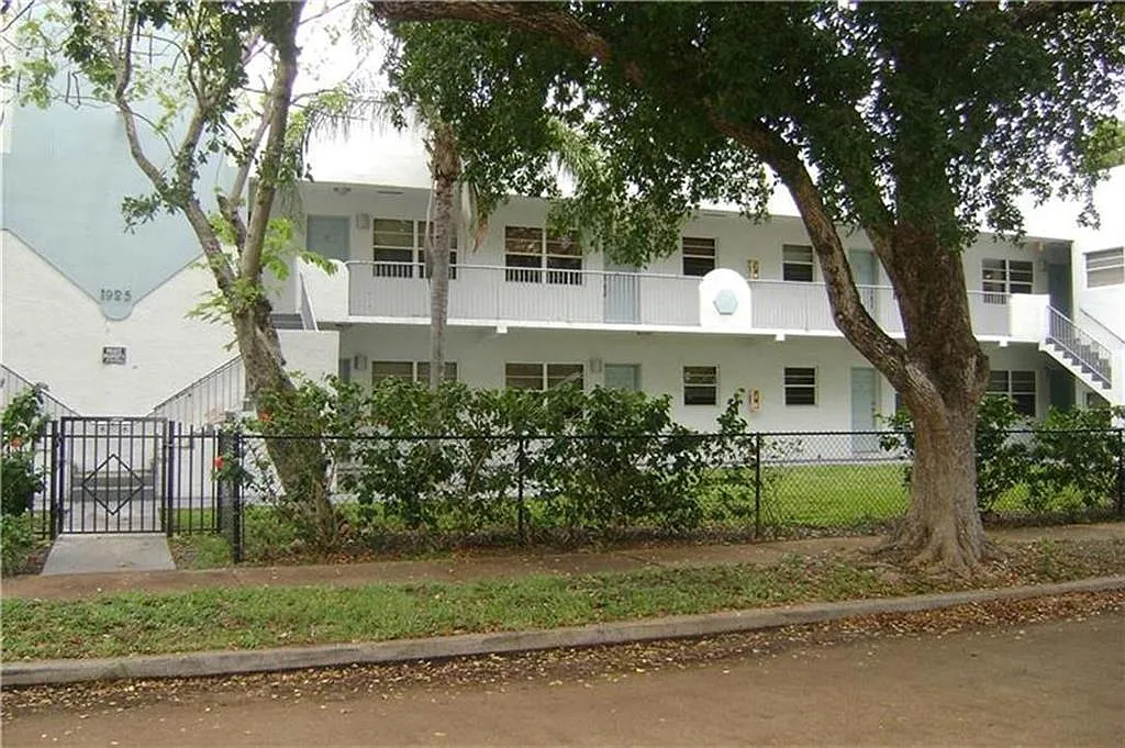 1 bed, 1.0 bath, 581 sqft, $1,800 — Photo 2