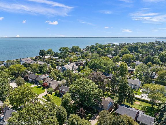 35 Newberry Pl, Grosse Pointe Farms, MI 48236 | MLS #20230070355 | Zillow