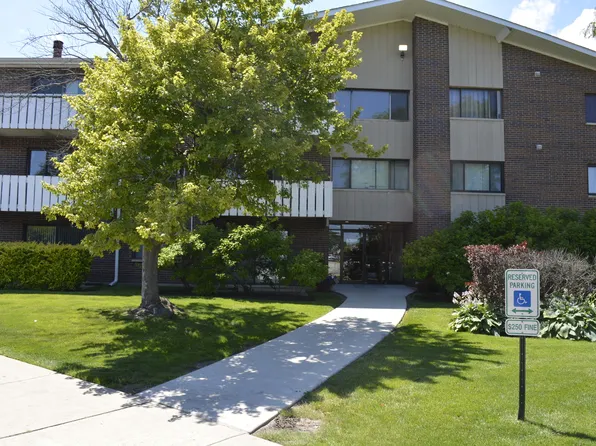 1000 Bayside Dr Unit 207, Palatine, IL 60074
