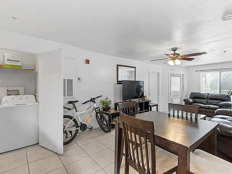 4000 SW 23rd St #4-102 — Photo 5