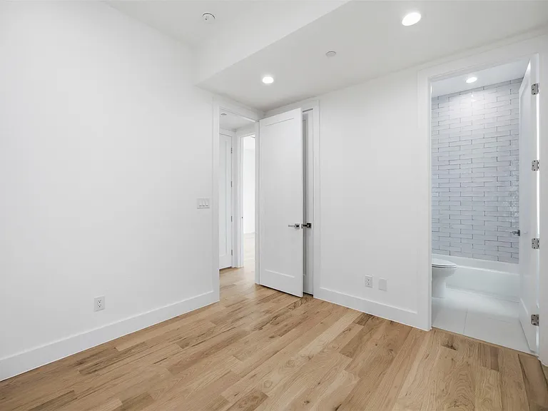 4605 Belmont Ave #2 — Photo 26