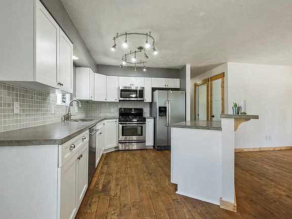 4th image of 311 E 22nd Ave