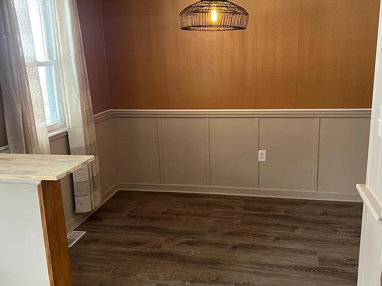 526 Broad Hollow Rd — Photo 4