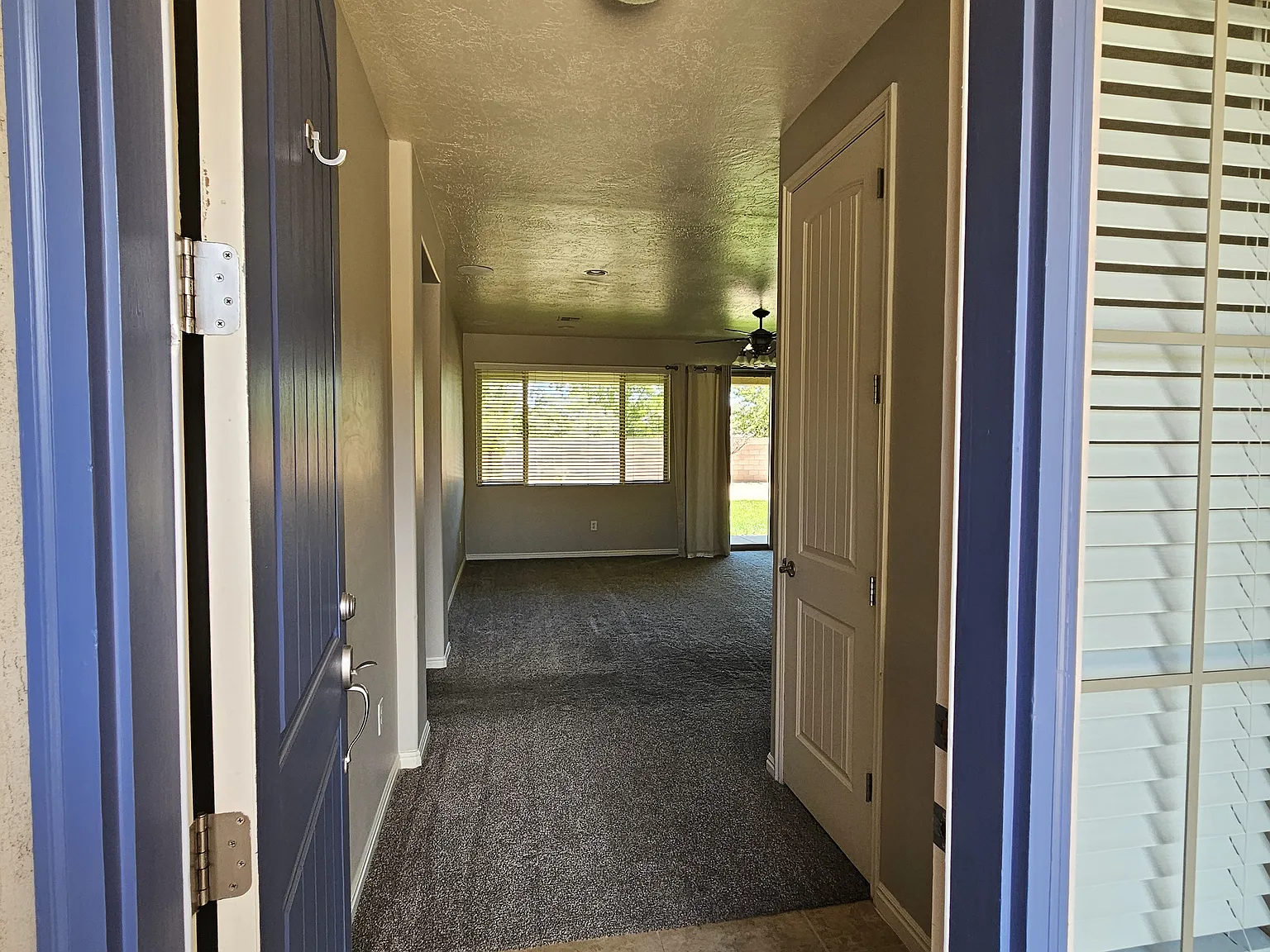 3 bed, 1786 sqft, $2,300 — Photo 4