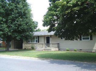 1111 Hillcrest Ave, Tahlequah, OK 74464