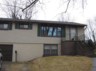 1017 E 3rd Ave, Monmouth, IL 61462