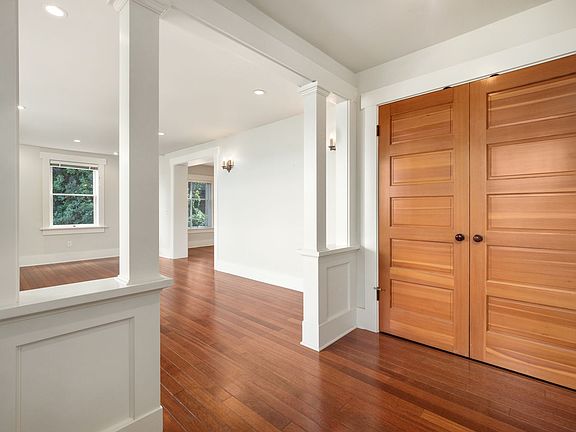 4th image of 2508 Dexter Ave N #C