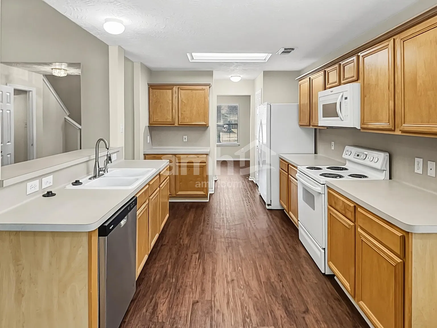 3 bed, 2.5 bath, 2198 sqft, $1,975 — Photo 3