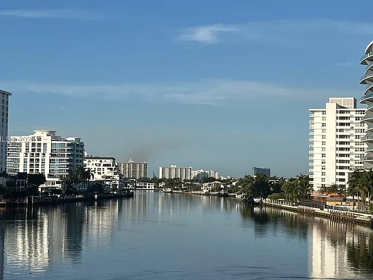 888 Intracoastal Dr #15E — Photo 35