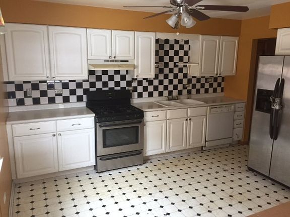 4th image of 39 Conti Pkwy #1W