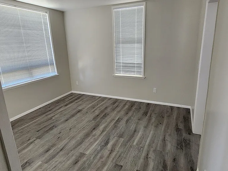 1902 Baker Ave — Photo 13