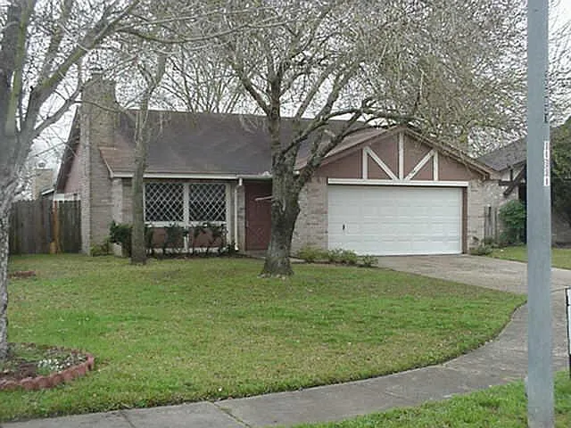 18719 Lippizaner Dr — Photo 1
