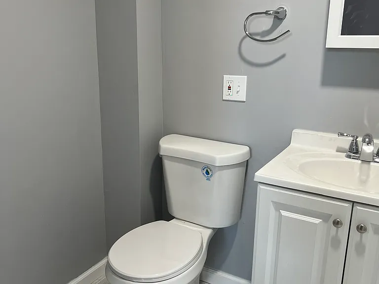 219 Stratford Ave #2B — Photo 8