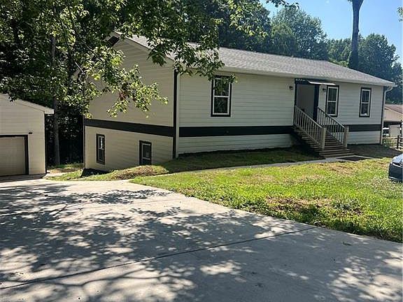 4th image of 624 Wildwood Dr