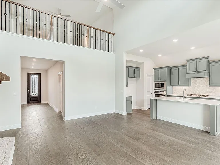 1010 Ridgehurst Rd — Photo 2