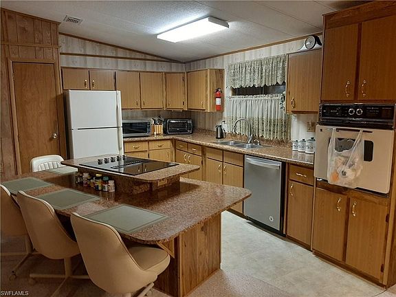 3rd image of 199 Coconut Palm Cir #199