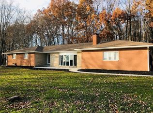 2890 Crosswhite Dr, Hermitage, PA 16148