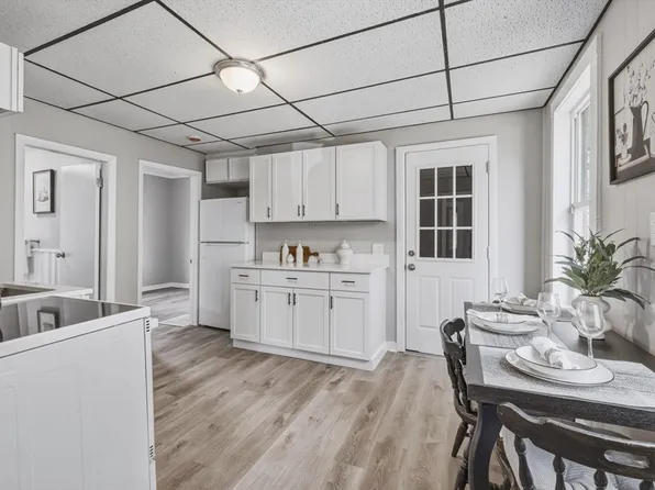 207-209 White St, Springfield, MA 01108