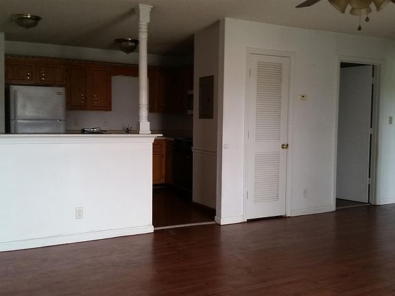 3rd image of 374 Jack Miller Blvd