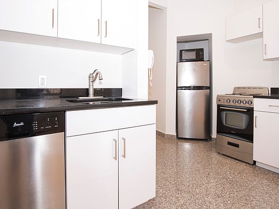 3rd image of 577 2nd Ave #43R