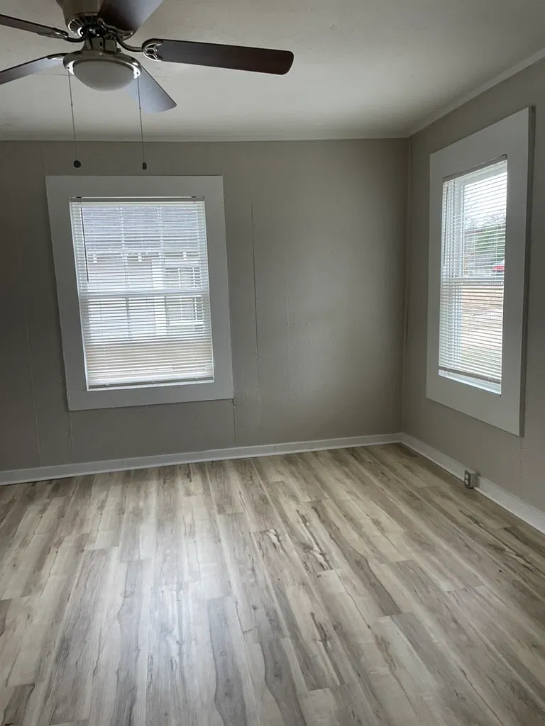 403 Render Street - 1 — Photo 2