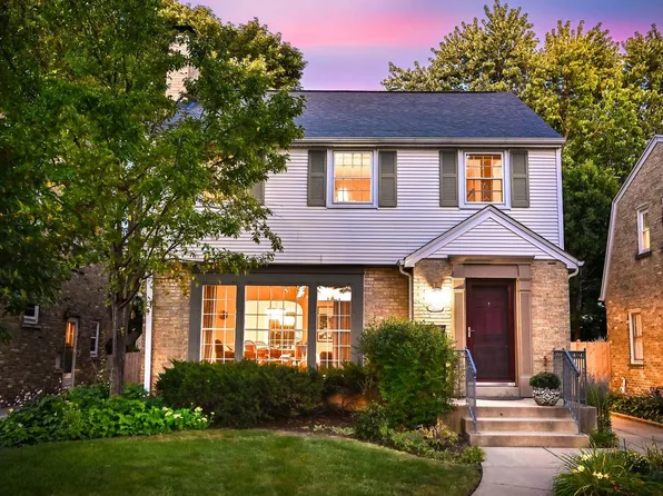 2324 North 90th STREET, Wauwatosa, WI 53226