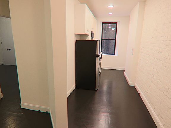 3rd image of 5025 Broadway APT 1e