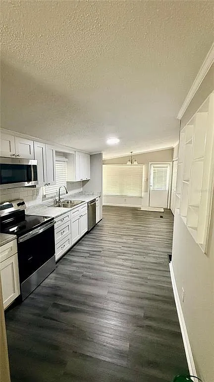 3 bed, 2.0 bath, 1352 sqft, $1,850 — Photo 4