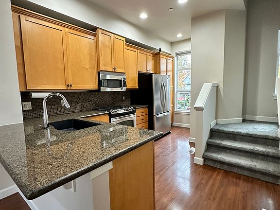 5th image of 1427 Huckleberry Cir