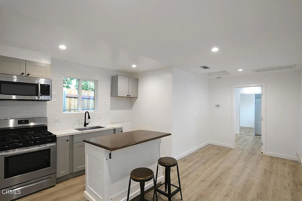 2 bed, 2.0 bath, 700 sqft, $3,100 — Photo 4