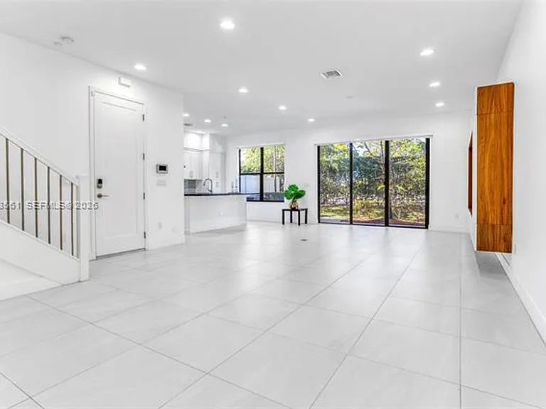 20919 NW 1st Dr #Townhouse 20919 — Photo 7