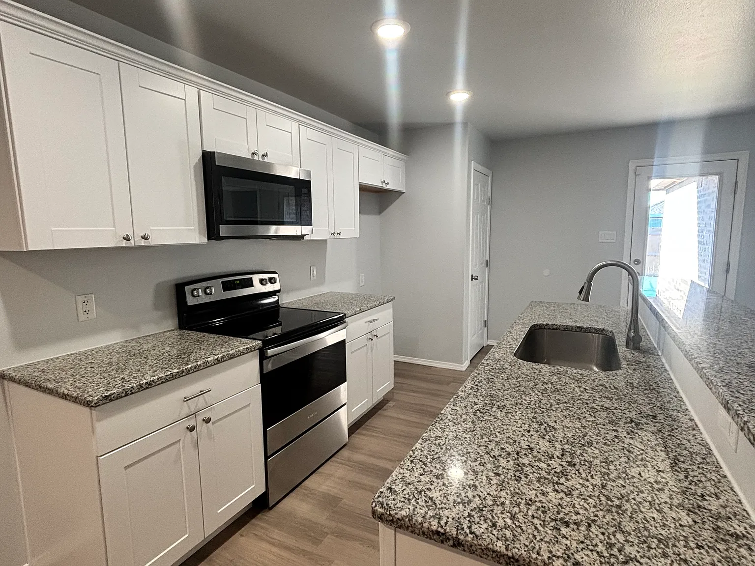 8619 10th Pl — Photo 4