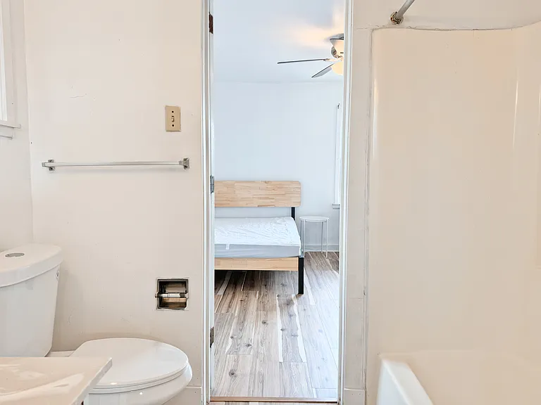 5737 Hobart St #6 — Photo 11