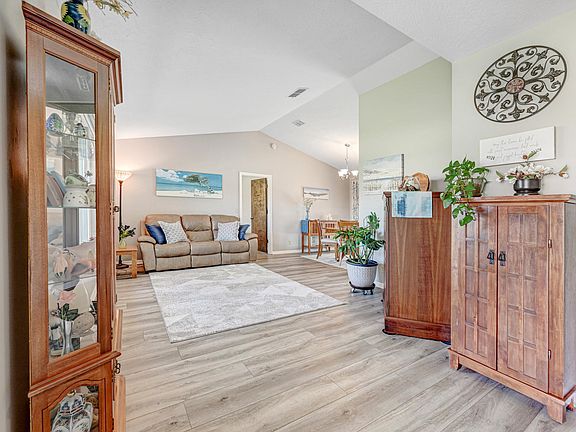 5th image of 1345 Bonaventure Dr