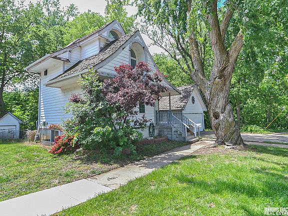 3rd image of 1533 Ash St