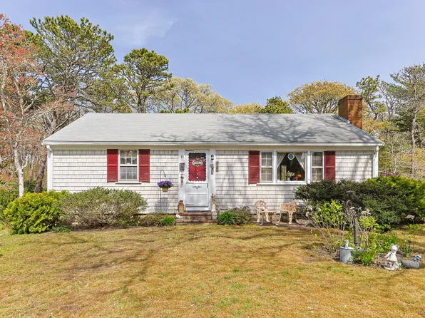 15 Surrey Lane, Harwich, MA 02645