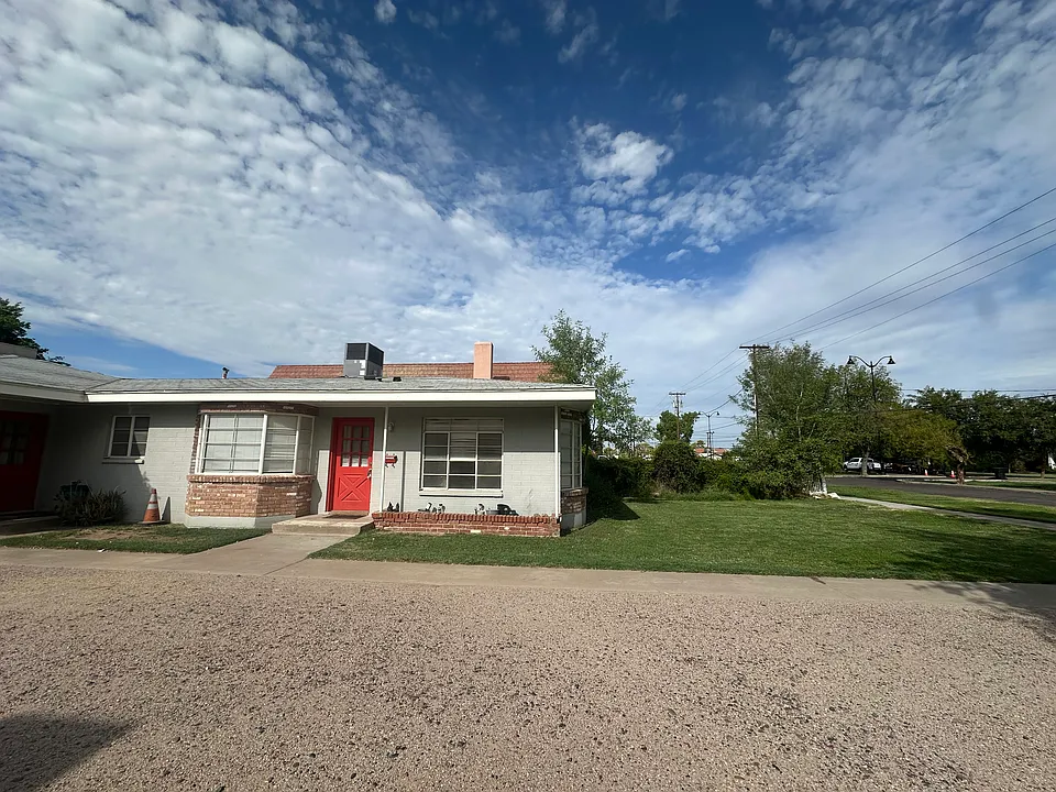 121 W 2nd St
