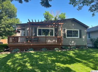 3015 S 43rd St, Omaha, NE 68105