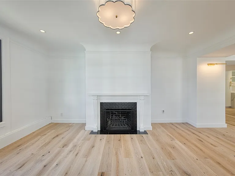 2145 Franklin St #4 — Photo 9
