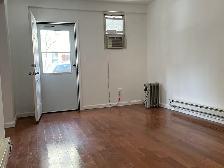 428 Lorimer St #1B — Photo 3