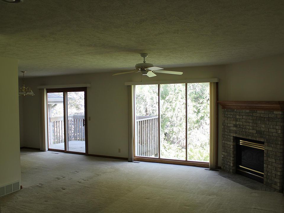 2nd image of 919 S 109th Ct