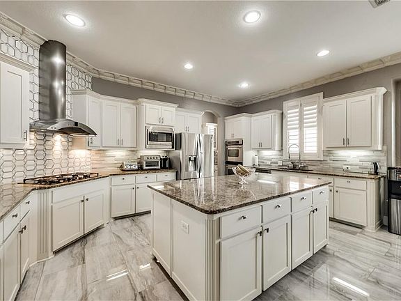 3rd image of 13391 Torrington Dr