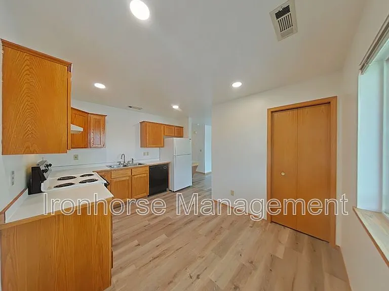8 Michael Grove Ave #10 — Photo 8