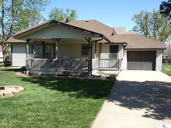 5th image of 420 Maple St