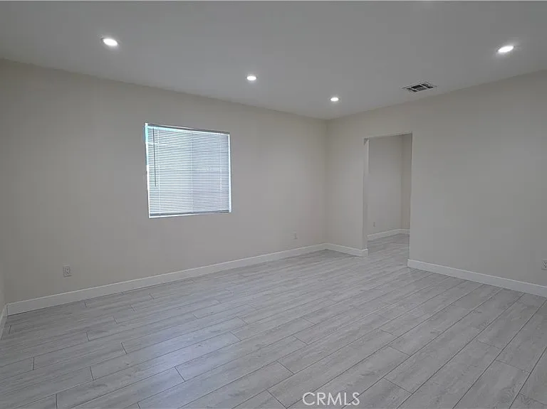 20210 Hartland St — Photo 8