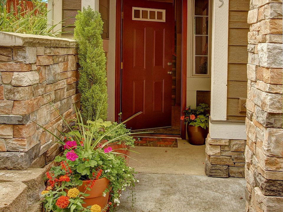Stone coved entryway
