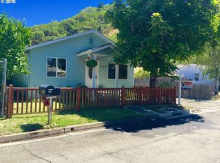 745 W Altamont St, Roseburg, OR 97471